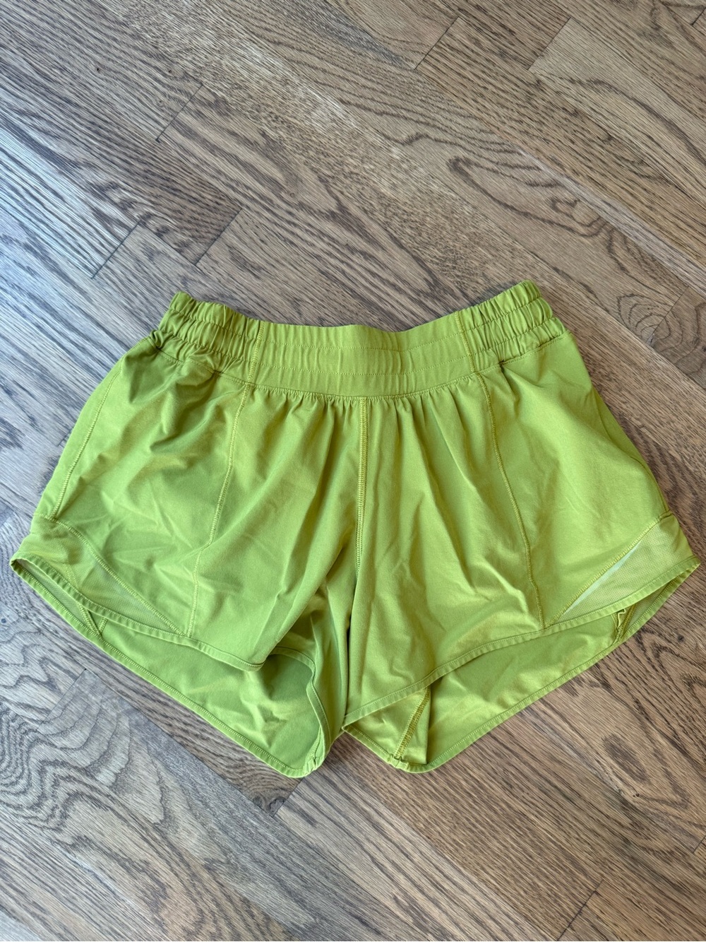 Lululemon “Hotty Hot” high rise short size 6.